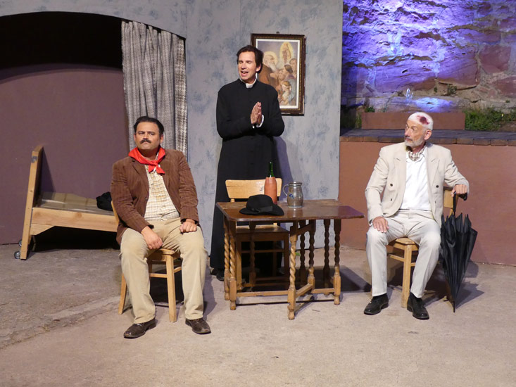Szene aus: Don Camillo und seine Herde