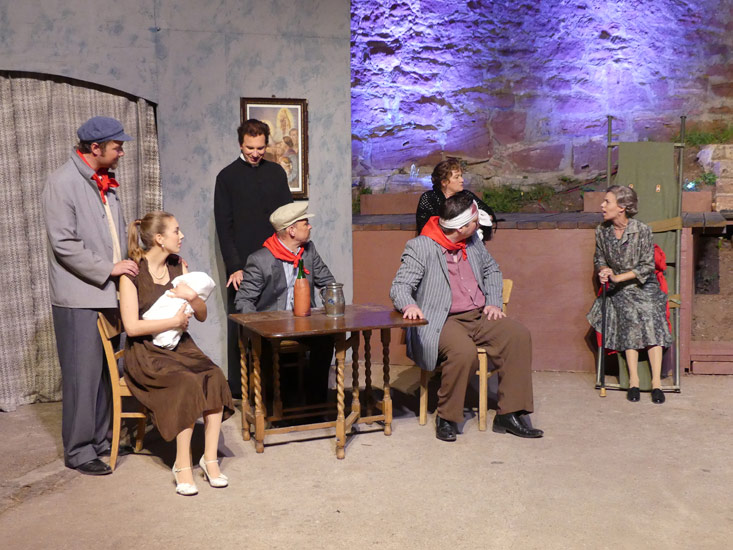 Szene aus: Don Camillo und seine Herde